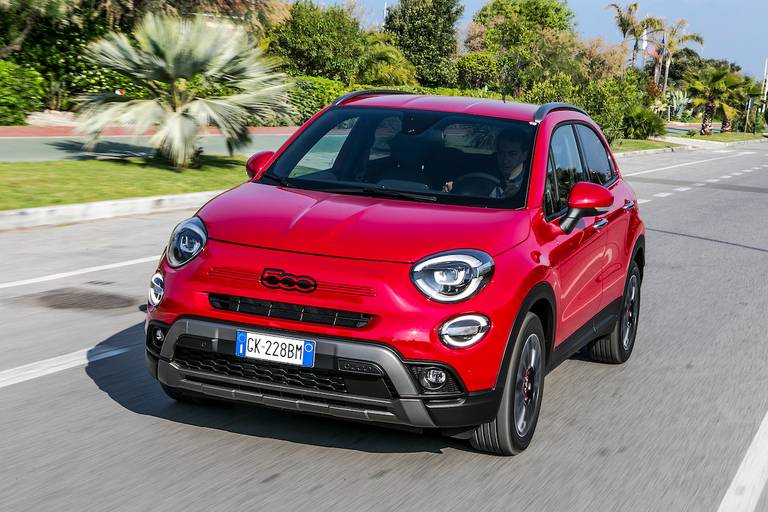 Fiat 500X Hybrid (2023) rijdend, vooraanzicht