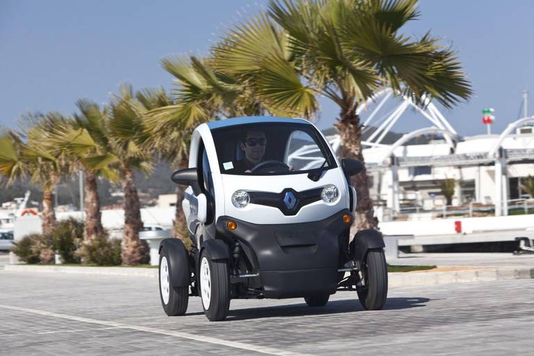  Le mini e-car come la Renault Twizy sono anche tra le auto più economiche sul mercato.