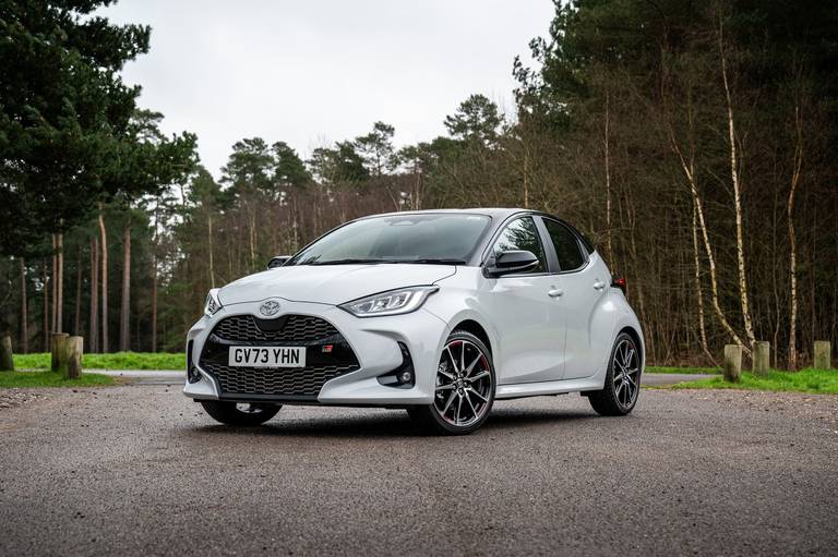 toyota yaris gr sport hybrid 26