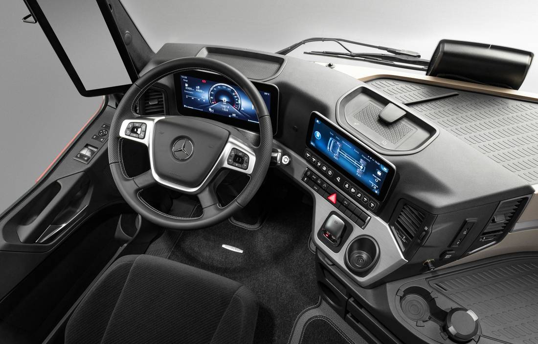 mercedes-benz-actros-interior