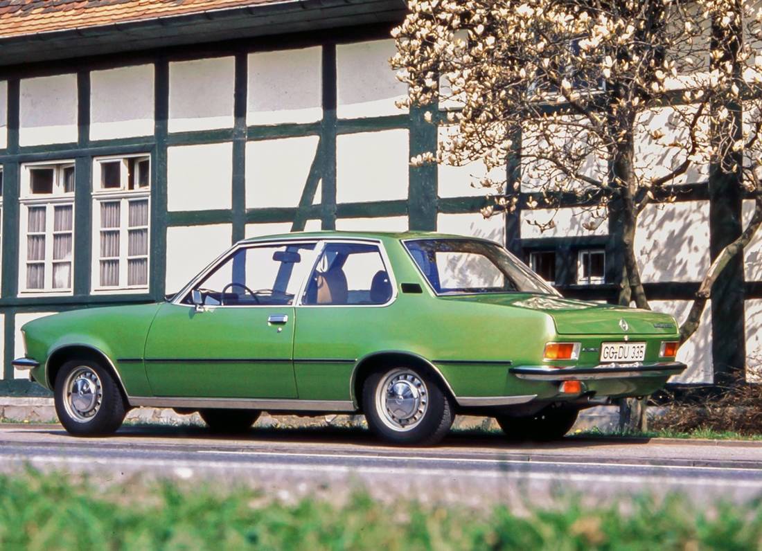 opel-rekord-back