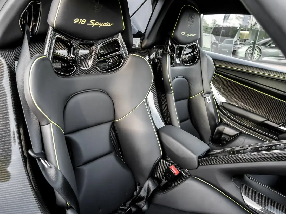 porsche-918-spyder-seats