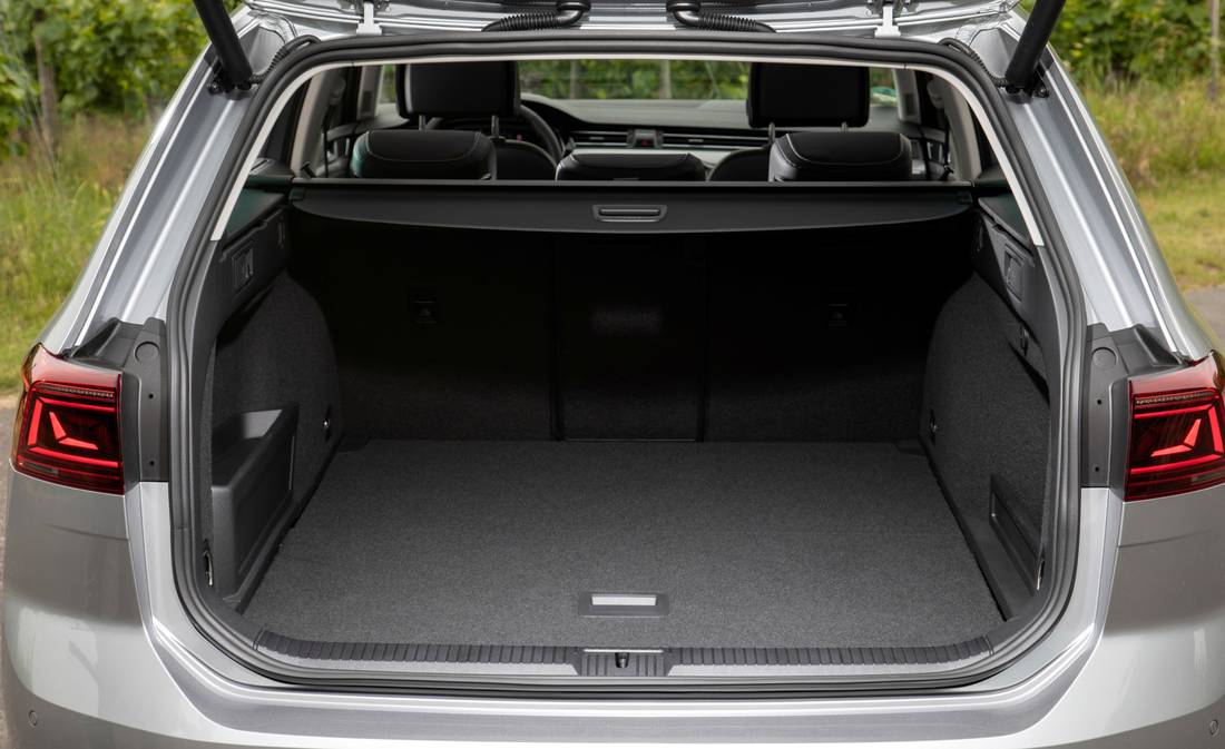 vw-passat-variant-trunk