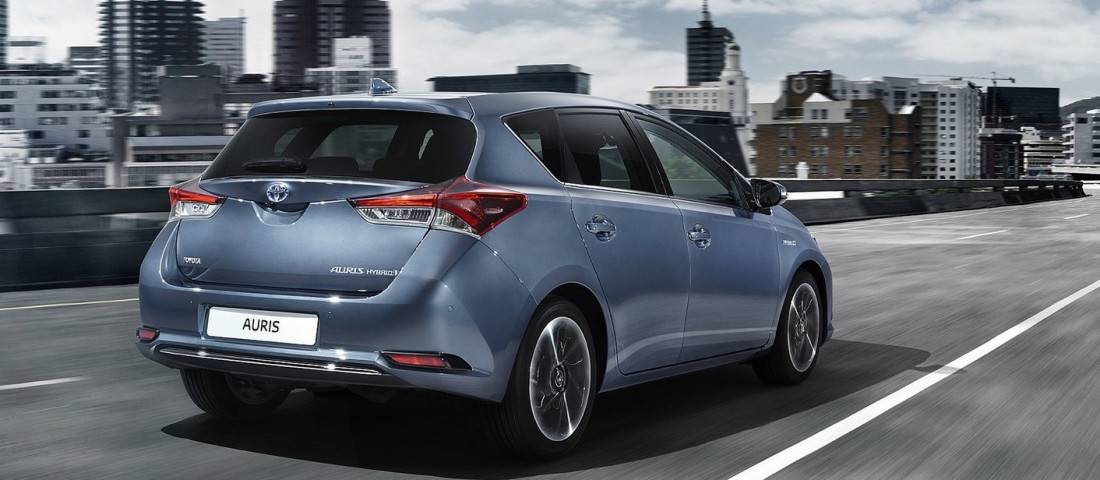 toyota-auris-back-1100