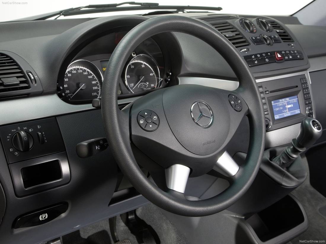 mercedes-benz-viano-Cockpit