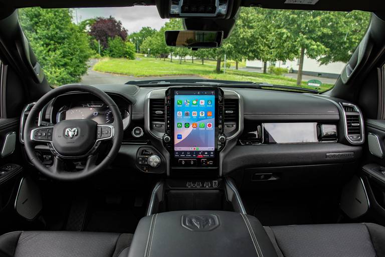 ram-1500-2025-hurricane-cockpit