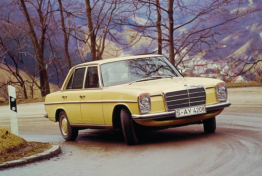 mercedes-benz-240-side