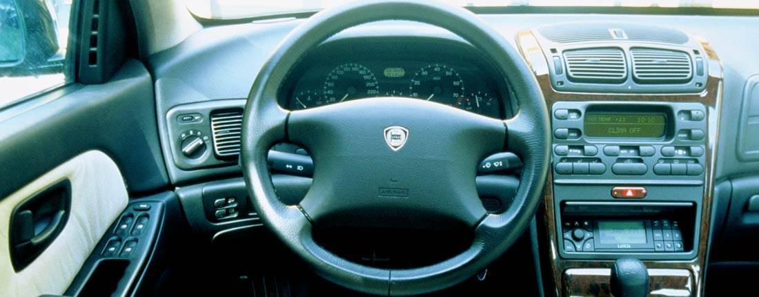 lancia-gamma-interior