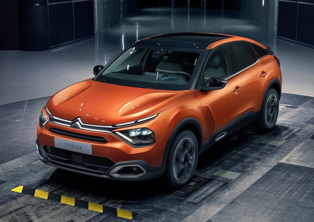 Citroen C4: dimensioni, interni, motori, prezzi e concorrenti