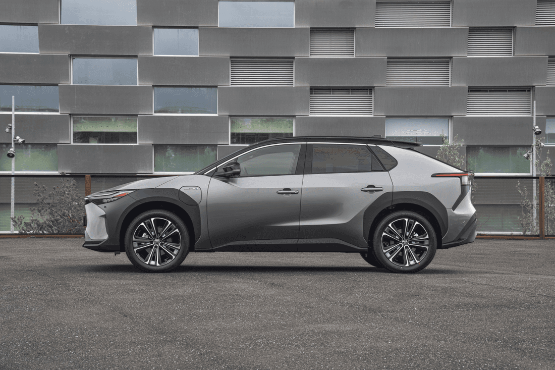 2022-bz4x-suv-elettrico-toyota-01