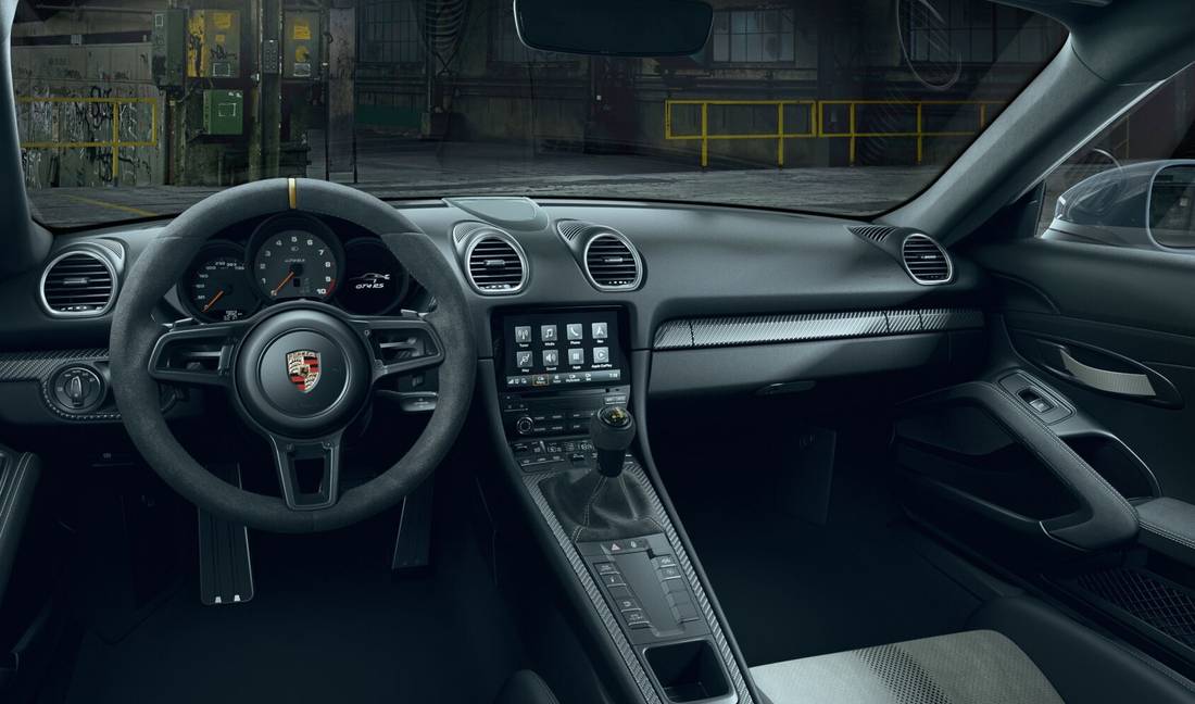 porsche-718-cayman-gt4-rs-interior