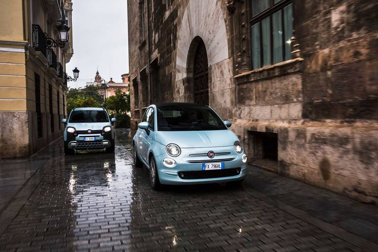  Pratiche con la trazione integrale o iconiche con un look retrò: le utilitarie italiane Fiat Panda e Fiat 500 sono disponibili in diverse versioni.