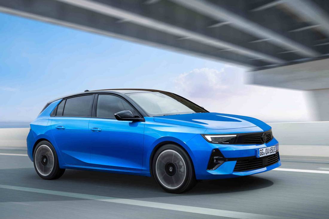 Opel Astrae dimensioni, interni, motori, prezzi e concorrenti