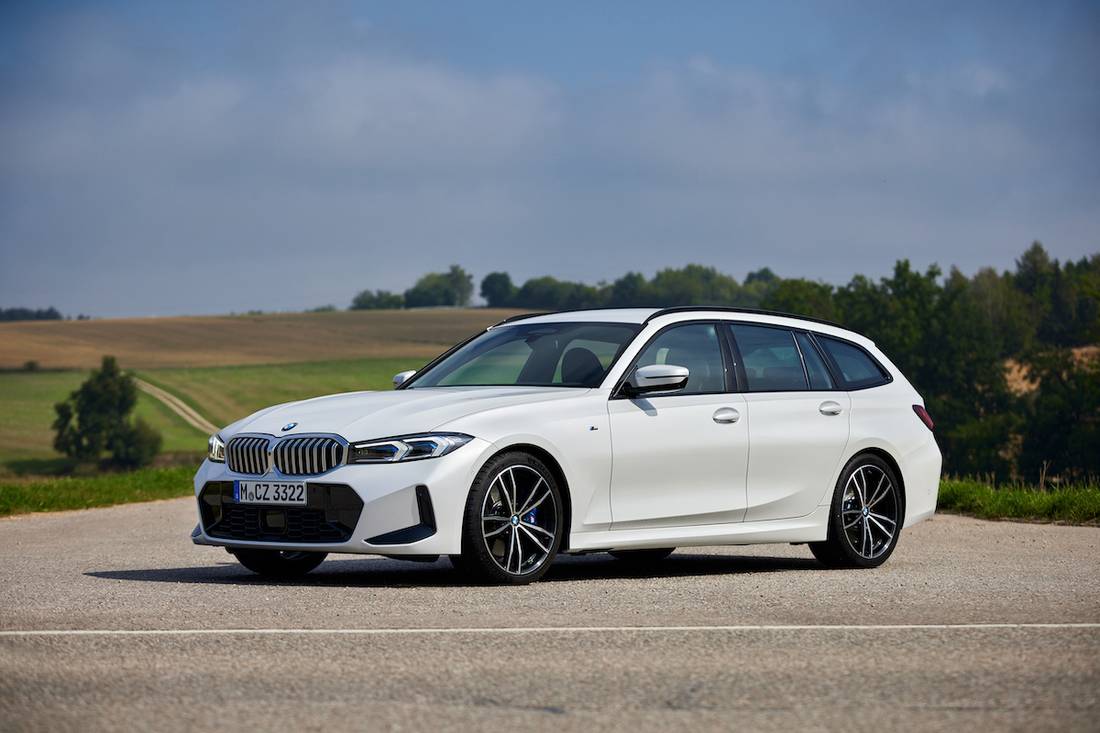 bmw-320e-touring-front