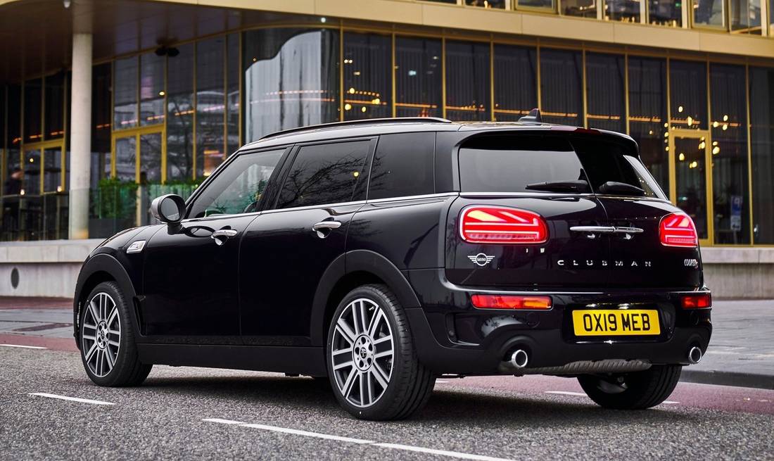 MINI Clubman: dimensioni, interni, motori, prezzi e concorrenti -  AutoScout24