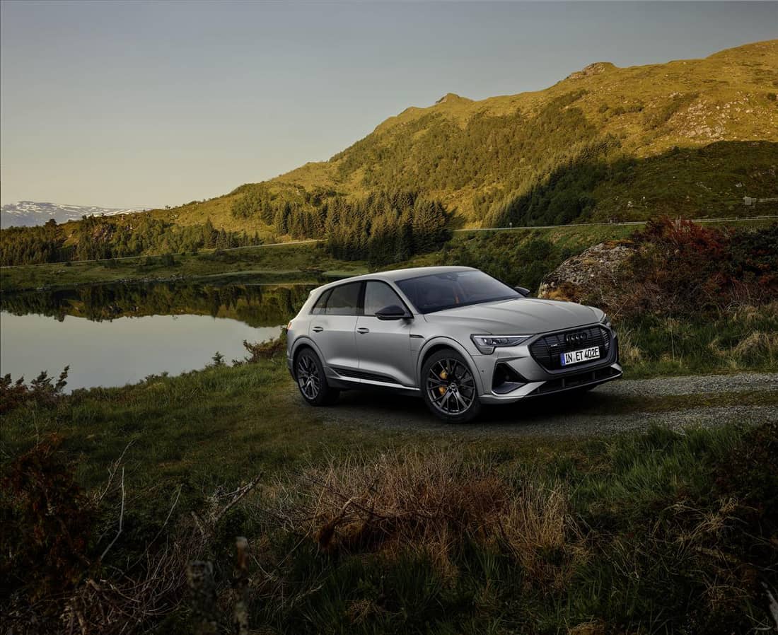 media-Audi e-tron S line black edition 001