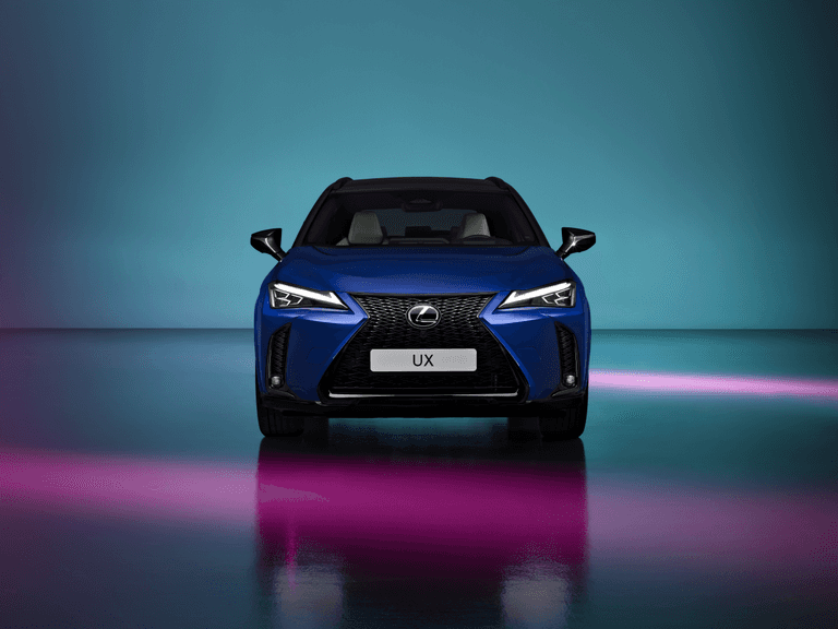 Lexus UX300h 02