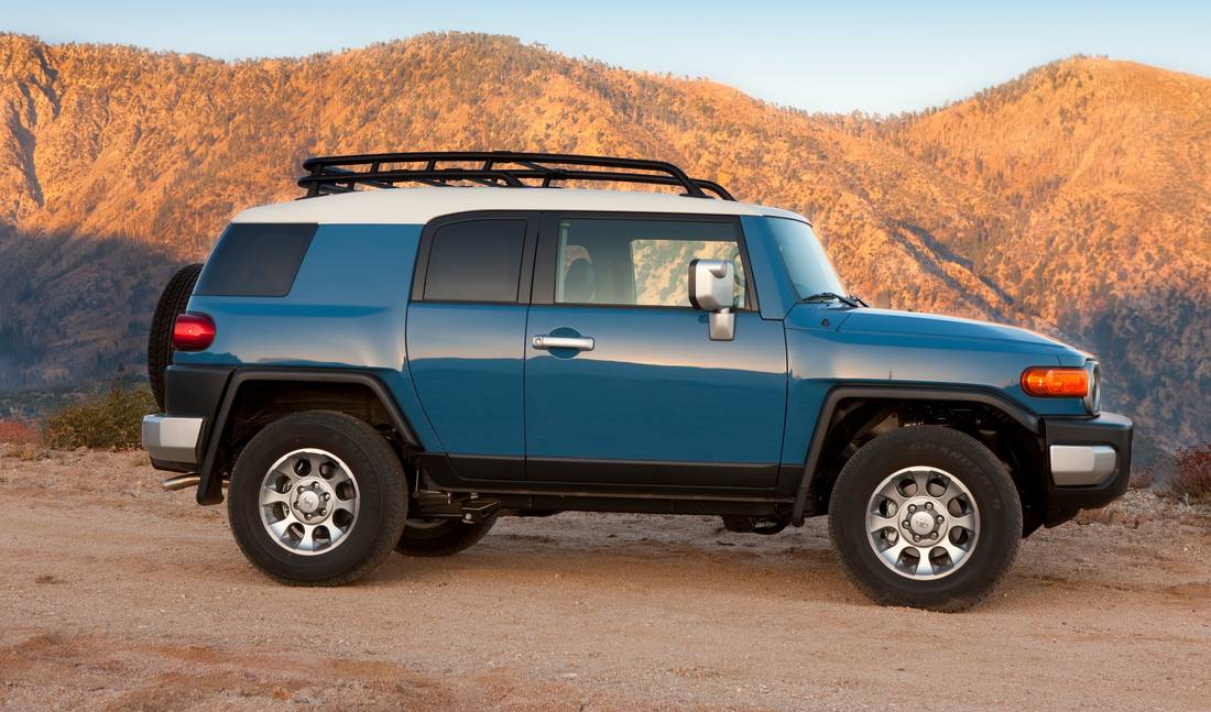 toyota-fj-cruiser-side