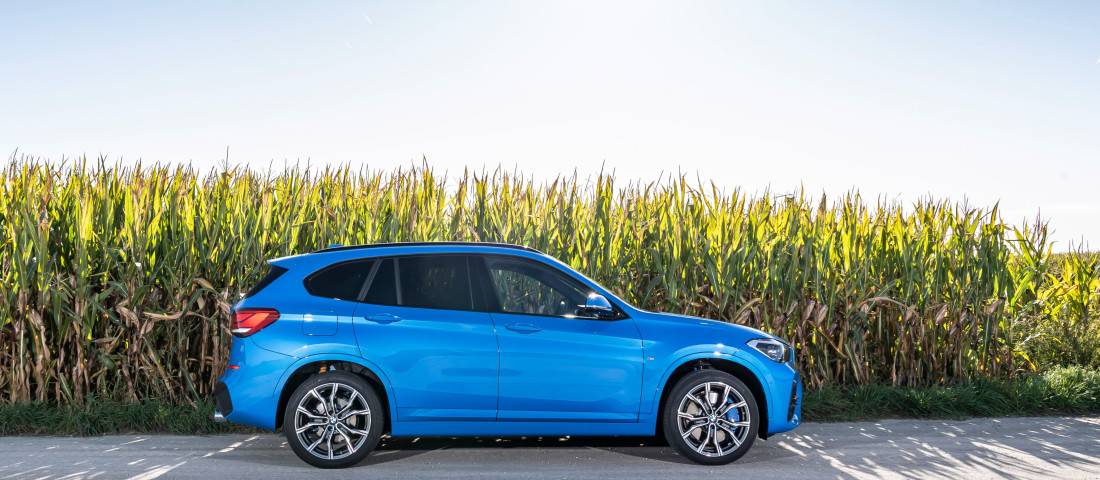 bmw-x1-xdrive25i-side-1100