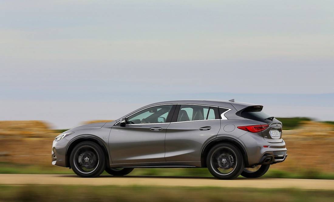 infiniti-qx30-side