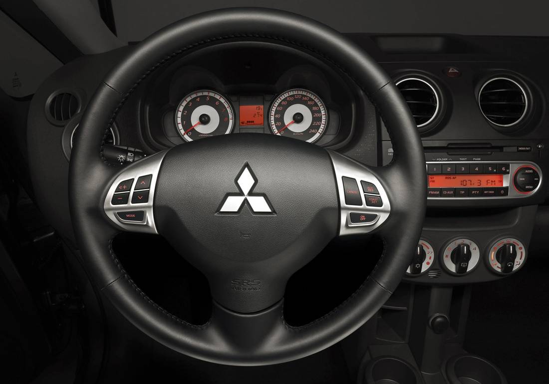 mitsubishi-colt-interior