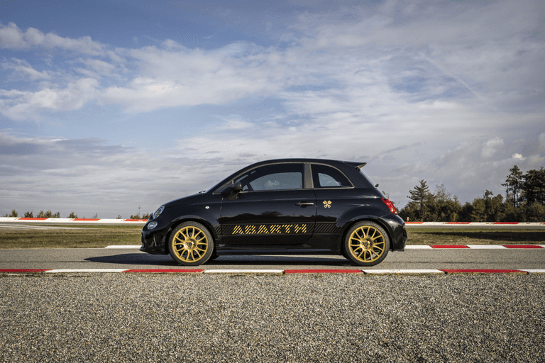 Nuova Abarth 695 75 Anniversario 01