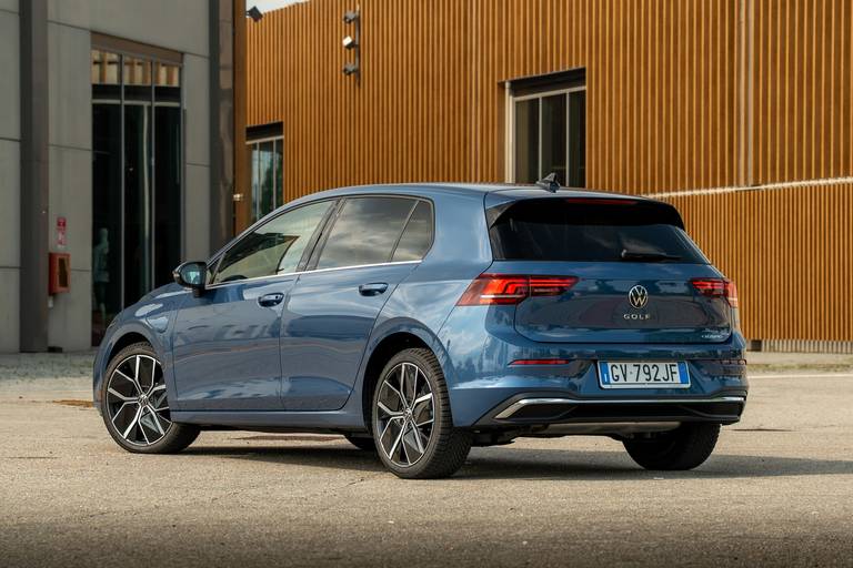 Volkswagen-golf-2025-00004