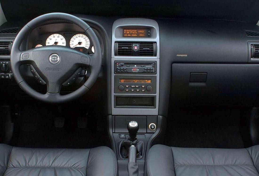 opel-astra-gsi-interior