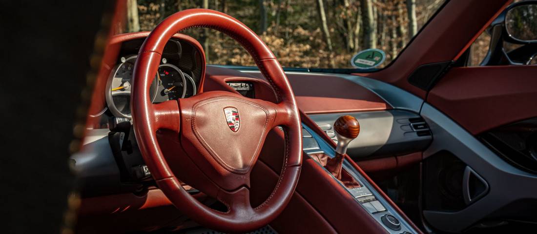 porsche-carrera-gt-interieur