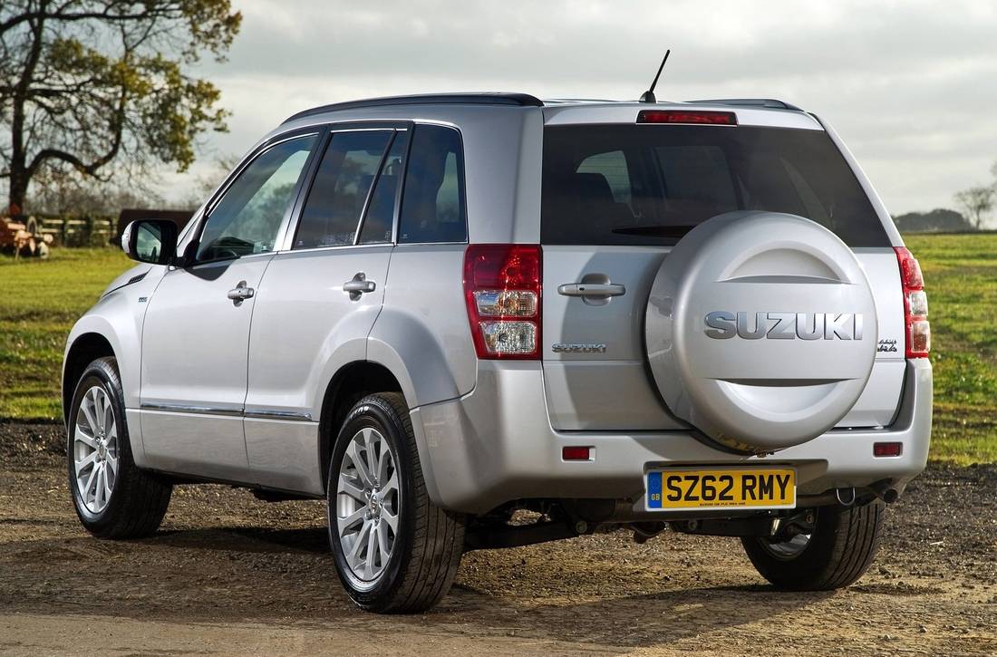 suzuki-grand-vitara-back