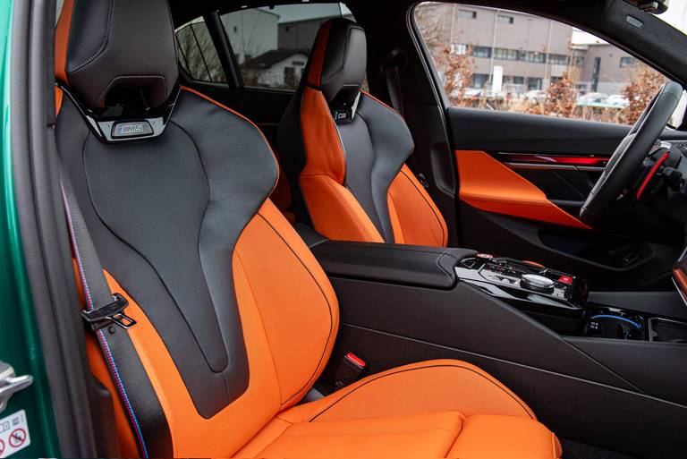 bmw-m5-g90-2025-sitze