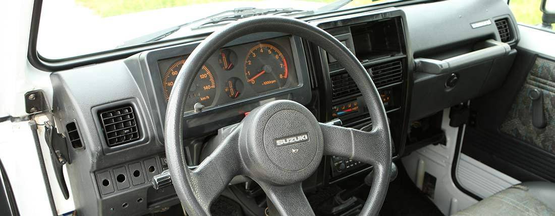 suzuki-samurai-interieur