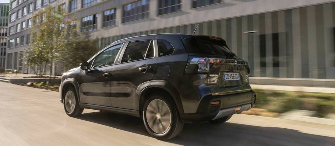 Suzuki_S-CROSS_22-1100