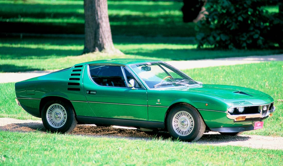 alfa-romeo-montreal-side