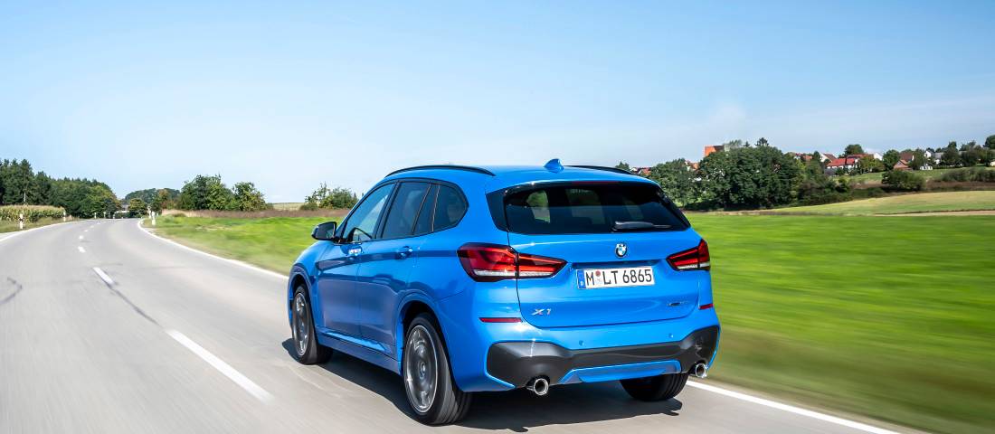 bmw-x1-xdrive25i-back-1100