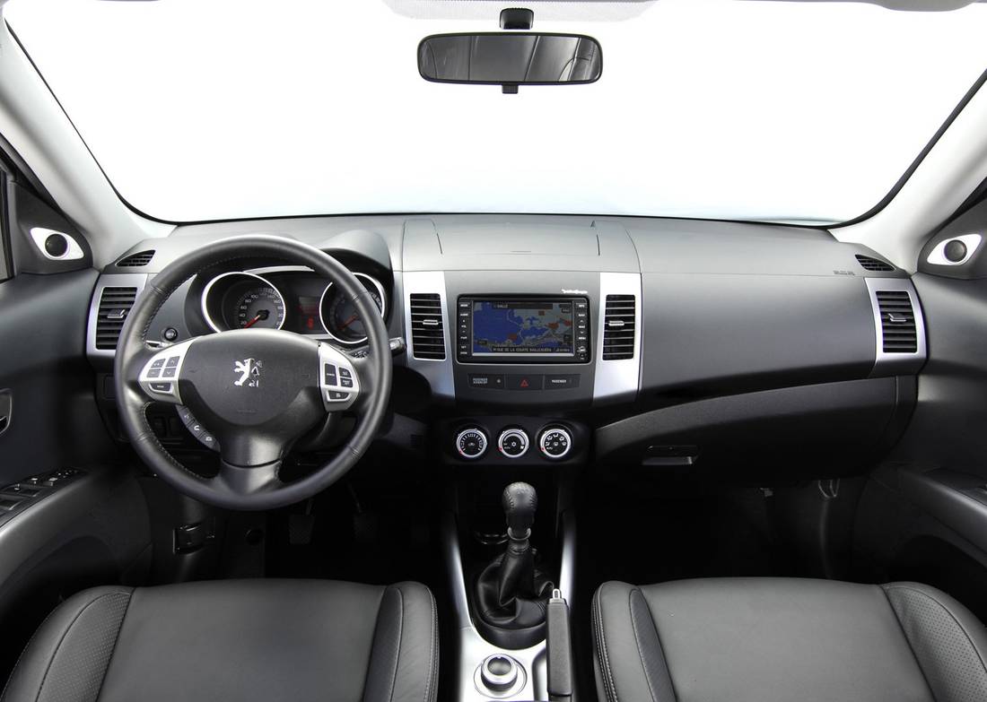 peugeot-4007-interior