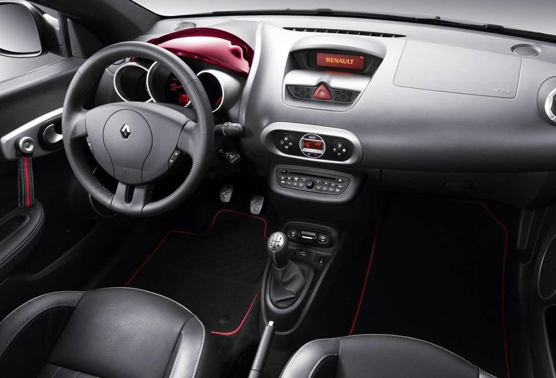 renault-wind-interior