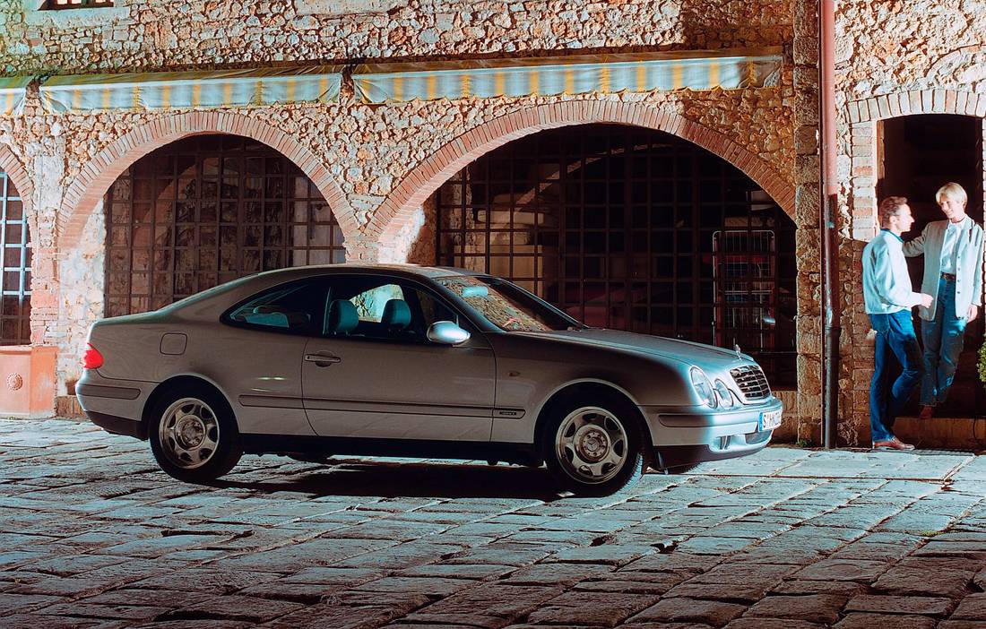 mercedes-benz-clk-200-front