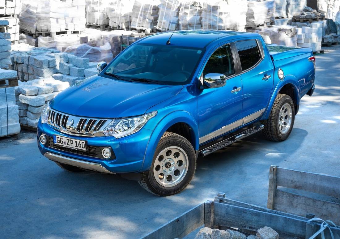 mitsubishi-l200-blue-front