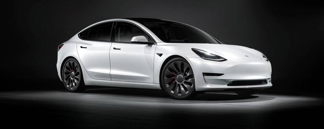 Tesla Model 3 con incentivi scende il prezzo grazie all-ecobonus 2023 05