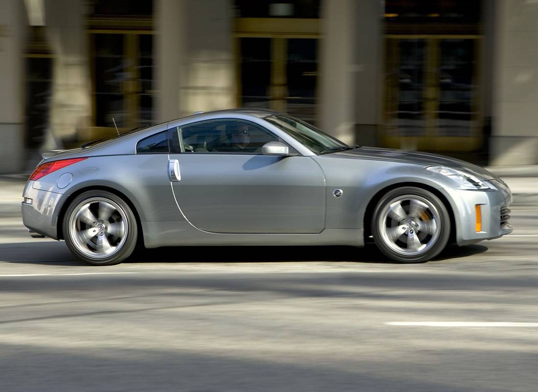 nissan-350z-grey-side