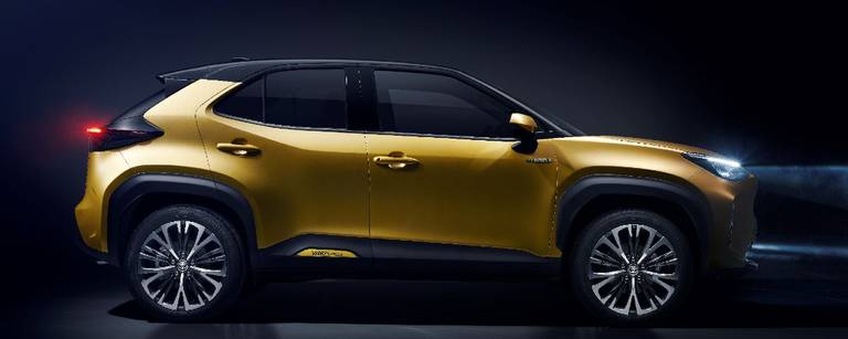 Toyota-New-Yaris-Cross-profilo