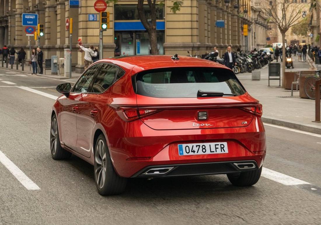Seat-Leon-2020-dietro