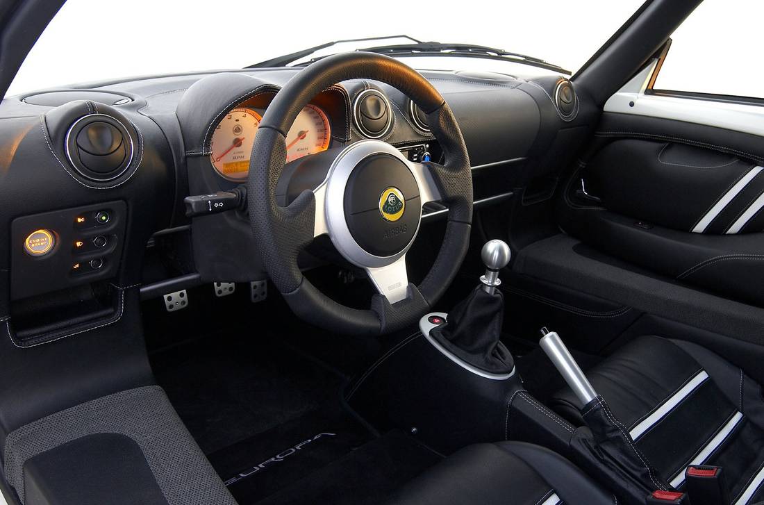 lotus-europa-interior