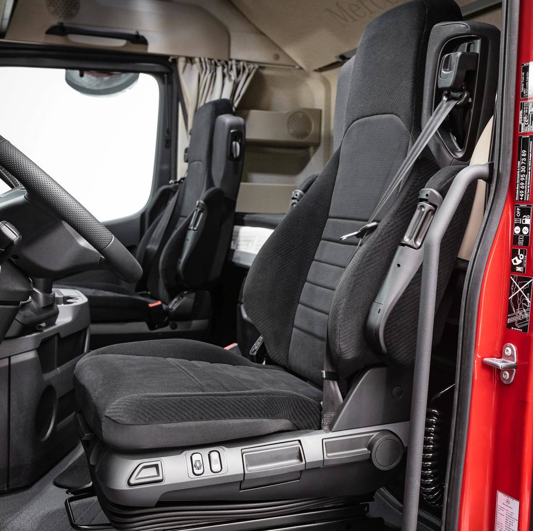 mercedes-benz-actros-seats