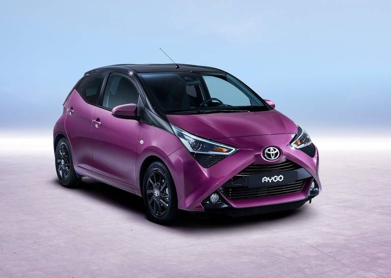  Toyota conferisce alla sua piccola Aygo 2022 un design trendy e accattivante.