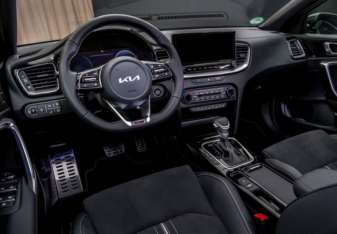 kia-cxeed-interior