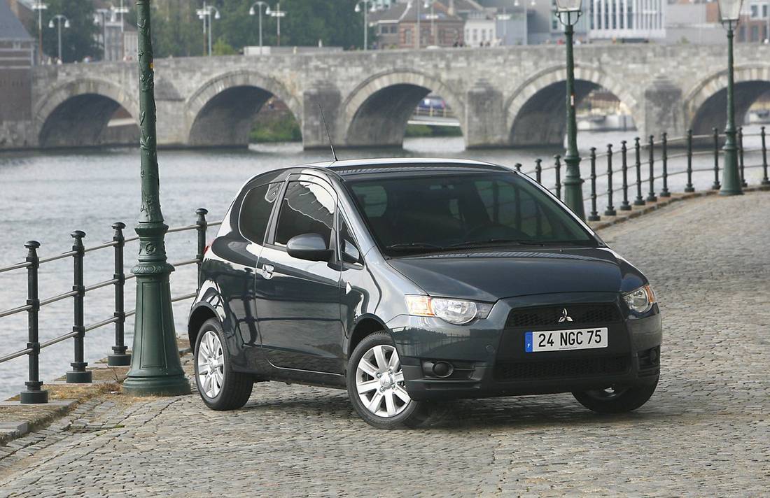 mitsubishi-colt-front