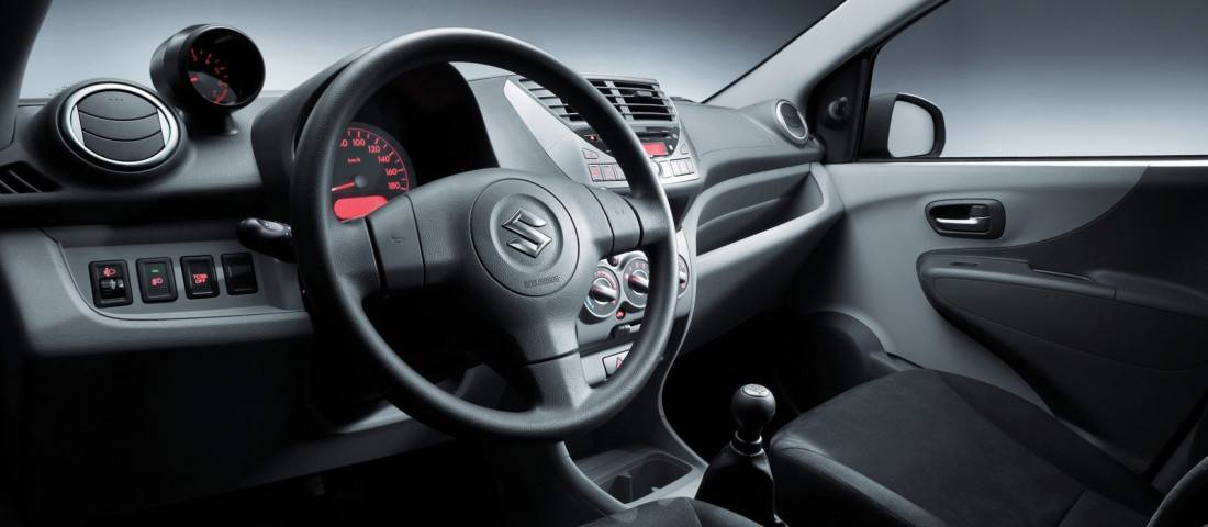 suzuki-alto-interieur