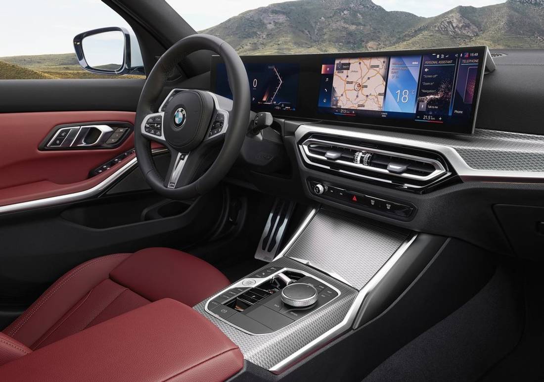 BMW-3-Series-2023-interni-auto.jpeg